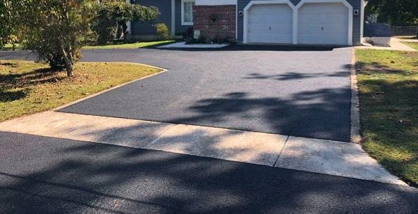 asphalt-driveway-paving-turnaround
